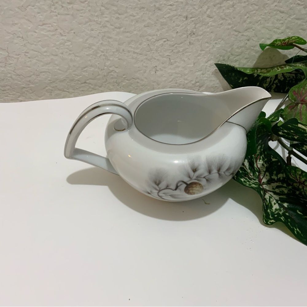 Kent China Silver Pine  liknew Creamer Vintage B2